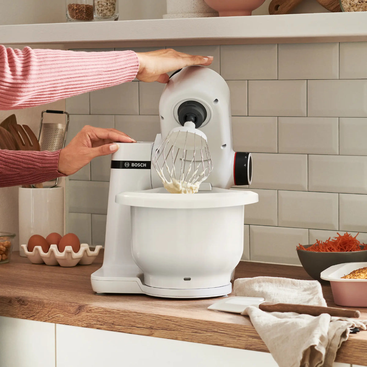 Bosch Bosch Serie 2 Robot de cocina MUM 700 W Blanco | MUMS2AW00 · DEALBYTE · vista 1