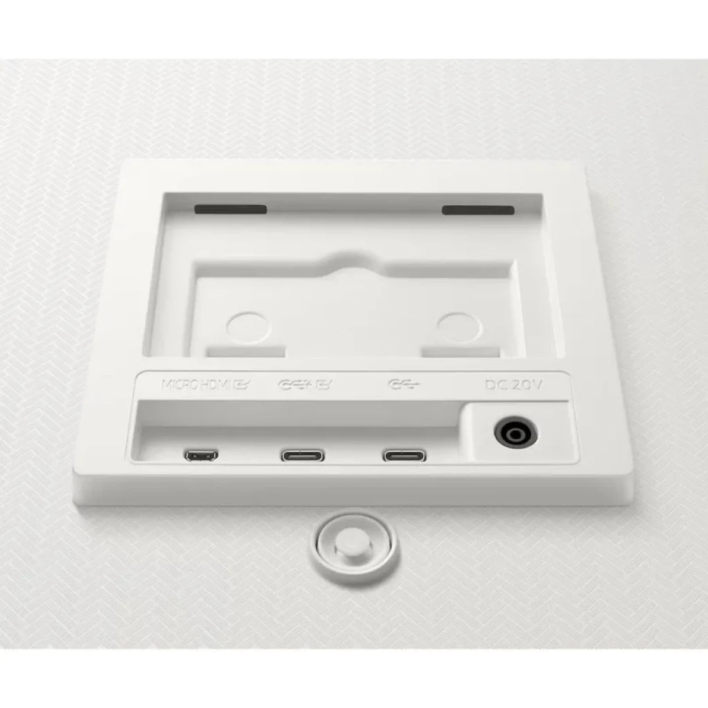 Panel trasero blanco con puertos: micro HDMI, dos USB‑C y entrada de corriente, hueco para soporte y tapa magnética del